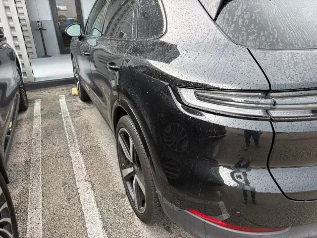 2024 Porsche Cayenne Base photo 5