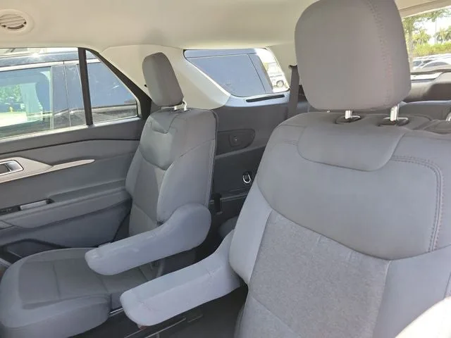 2025 Ford Explorer Active photo 11