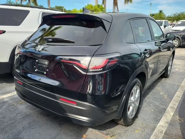 2025 Honda HR-V LX photo 3