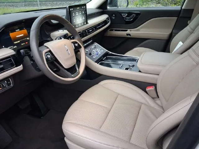 2023 Lincoln Aviator Reserve Premium photo 11