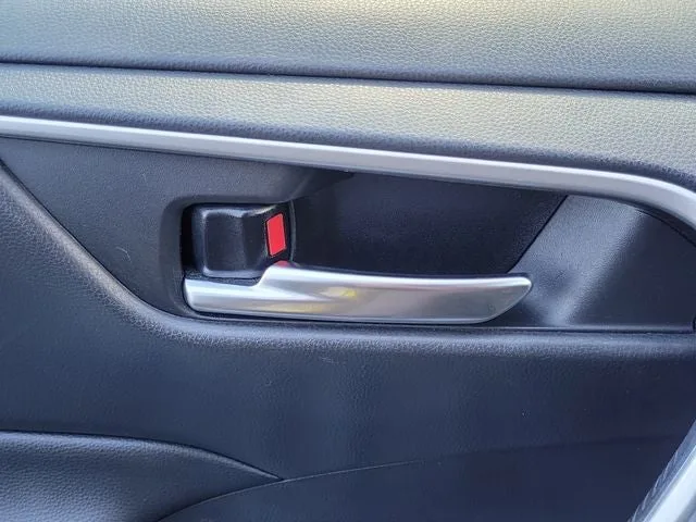 2022 Toyota RAV4 XLE photo 17
