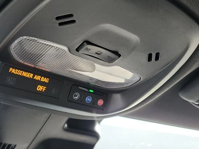 2025 Chevrolet Trax 2RS photo 32