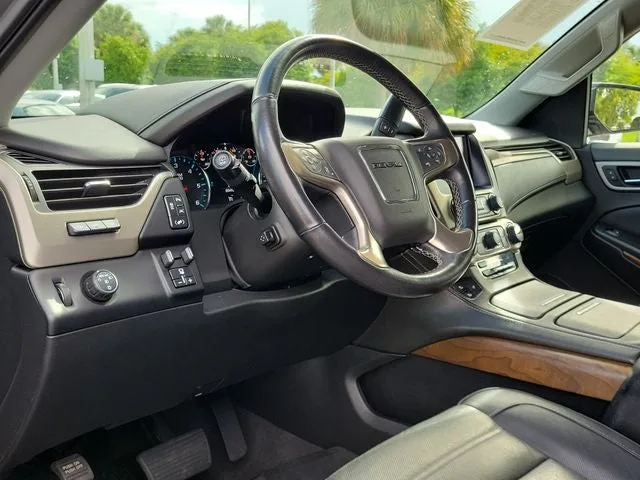2020 GMC Yukon Denali photo 11