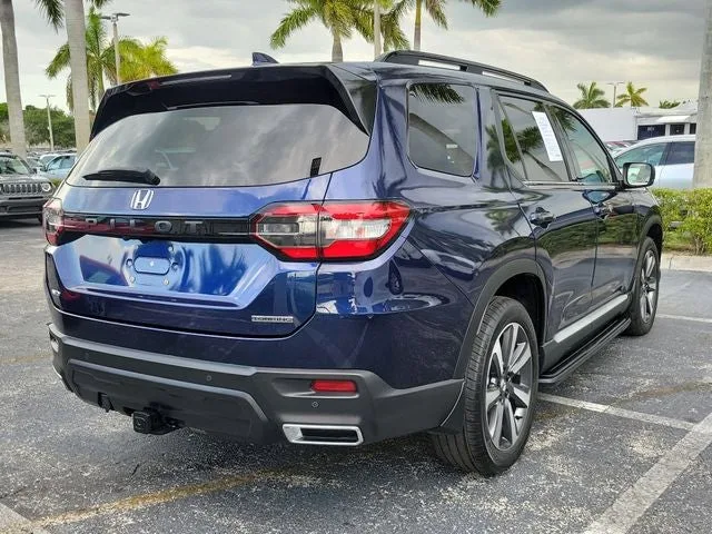 2024 Honda Pilot Touring photo 3