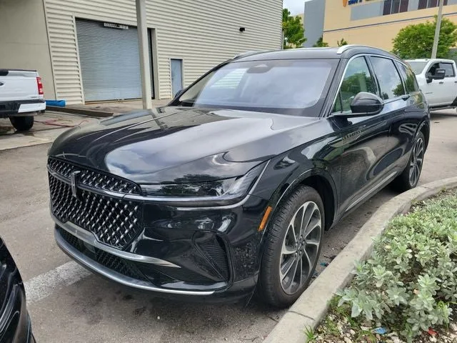 2024 Lincoln Nautilus Black Label photo 2