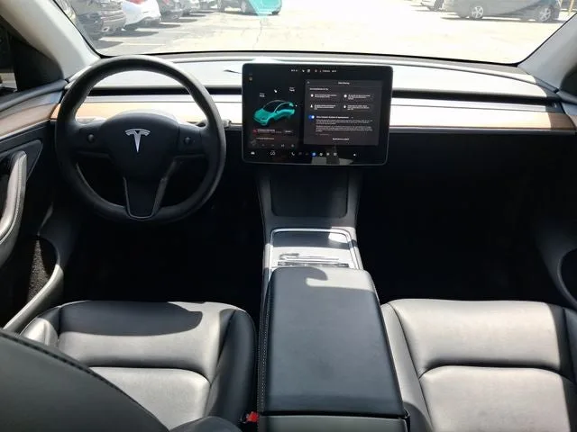 2025 Tesla Model Y Long Range photo 7