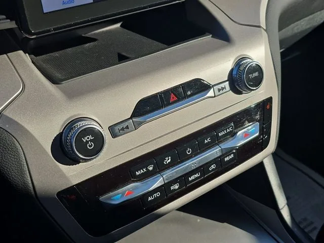 2023 Ford Explorer XLT photo 23