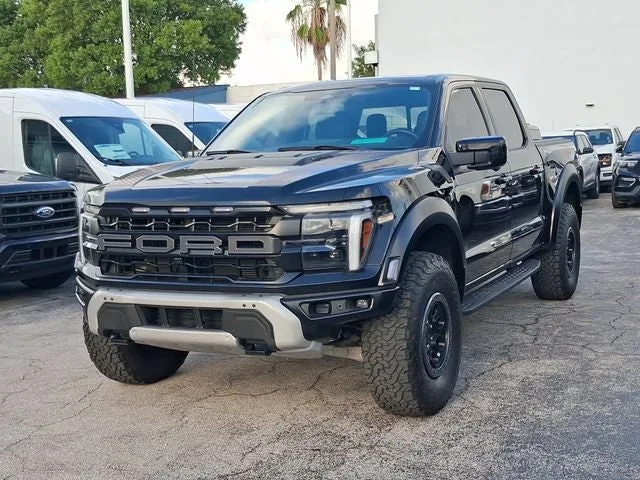 2025 Ford F-150 Raptor photo 2