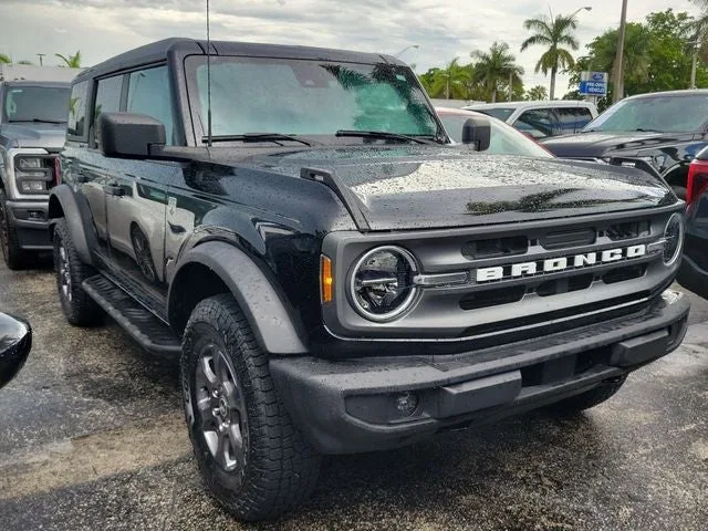 2023 Ford Bronco Big Bend photo 2