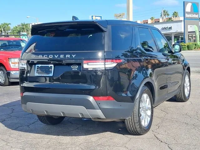 2020 Land Rover Discovery SE photo 4