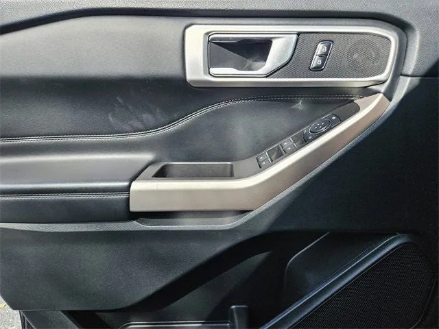 2023 Ford Explorer XLT photo 26