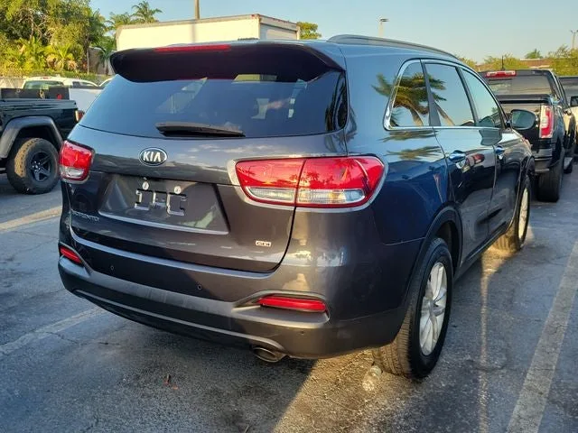 2018 Kia Sorento LX photo 3