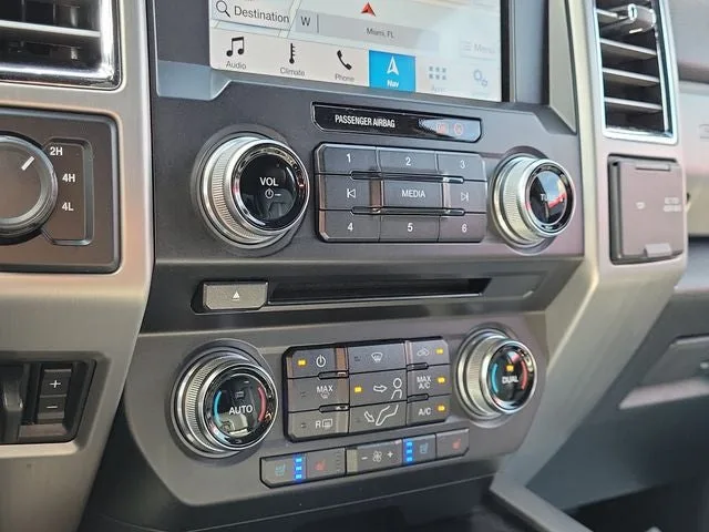 2018 Ford F-250SD Platinum photo 35