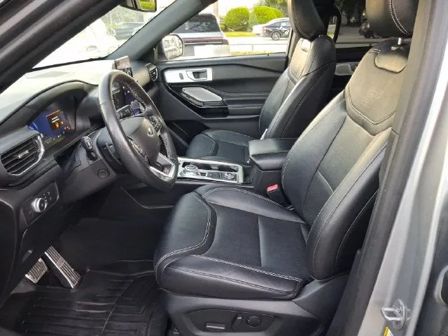 2022 Ford Explorer ST photo 10