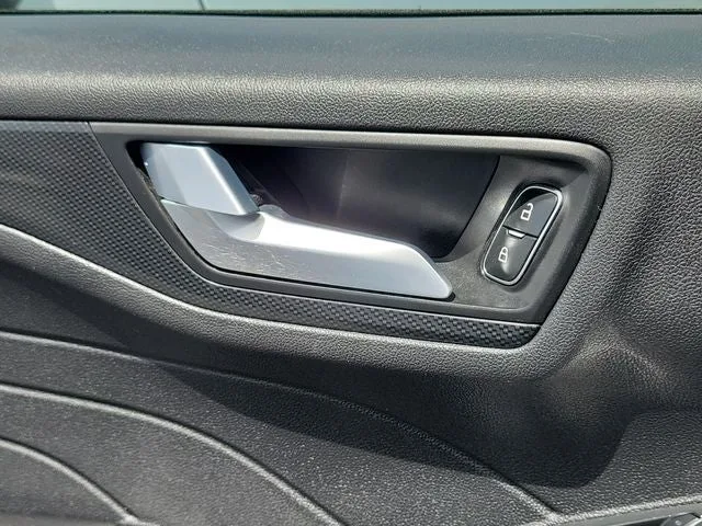 2024 Ford Escape ST-Line photo 15