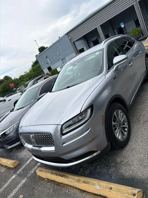 2022 Lincoln Nautilus Standard photo 3