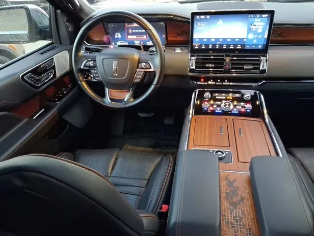 2024 Lincoln Navigator L Black Label photo 8