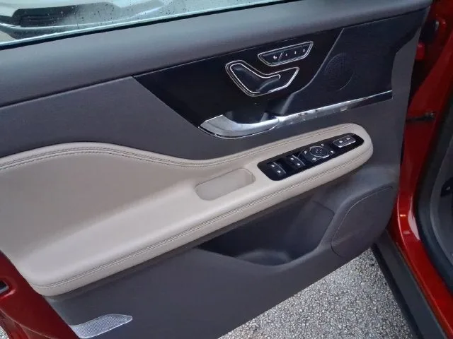 2024 Lincoln Corsair Premiere photo 13