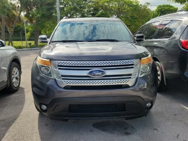 2015 Ford Explorer XLT photo 2