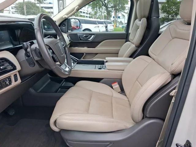 2023 Lincoln Navigator L Reserve photo 11