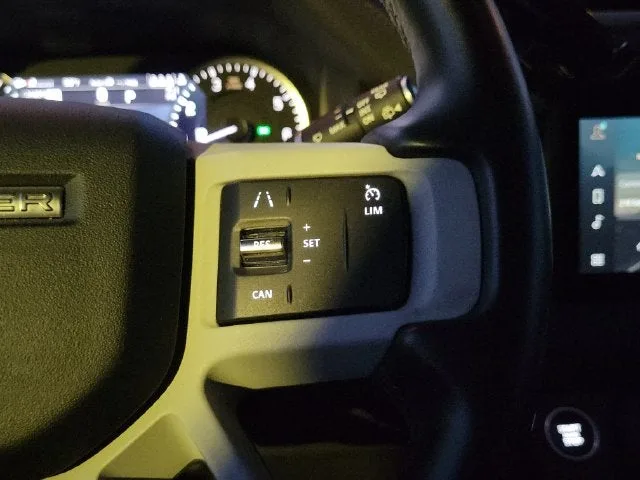 2023 Land Rover Defender 90 S photo 22
