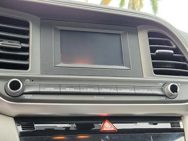 2020 Hyundai Elantra SE photo 22