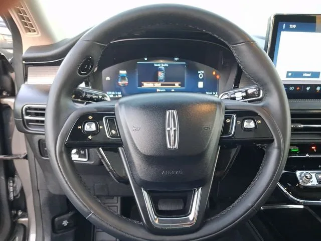 2023 Lincoln Corsair Standard photo 16