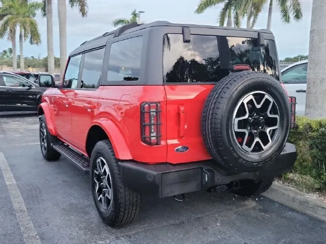 2023 Ford Bronco Outer Banks photo 3