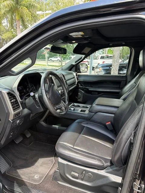 2019 Ford Expedition Max XLT photo 4