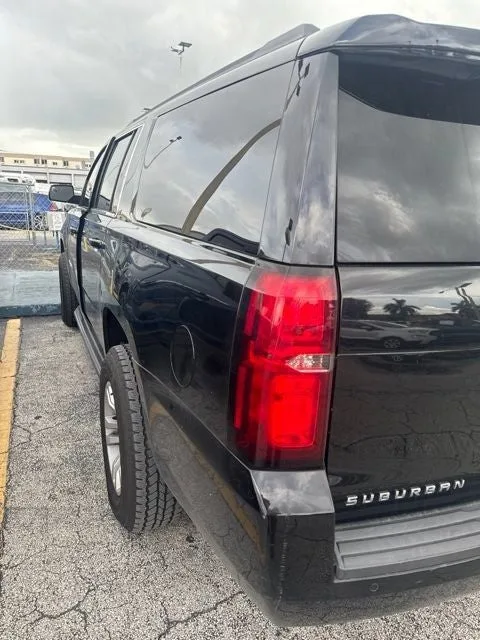 2018 Chevrolet Suburban LT photo 7