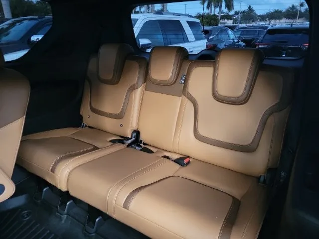 2025 Nissan Armada SL photo 11