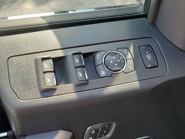 2018 Ford F-250SD Platinum photo 21