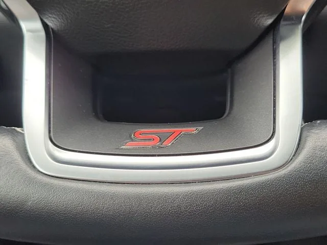 2023 Ford Explorer ST photo 22