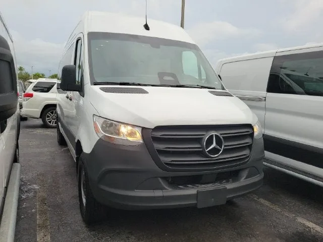 2025 Mercedes-Benz Sprinter 2500 Passenger 170 WB High Roof photo 2