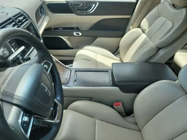 2020 Lincoln Continental Standard photo 11