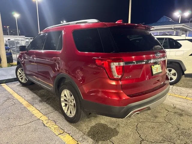 2017 Ford Explorer XLT photo 10
