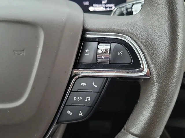 2023 Lincoln Nautilus Standard photo 21