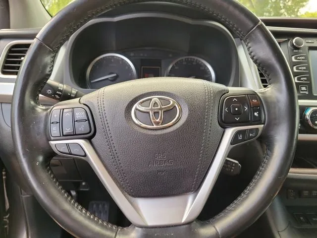 2017 Toyota Highlander Limited Platinum photo 19
