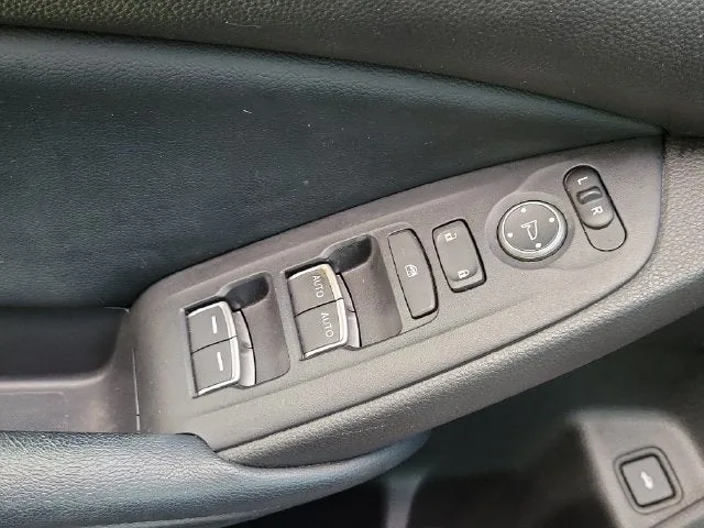 2018 Honda Accord LX photo 13