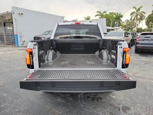 2023 Ford F-150 Lightning XLT photo 7