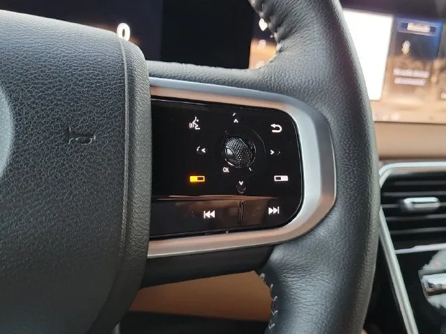 2025 Nissan Armada SL photo 22
