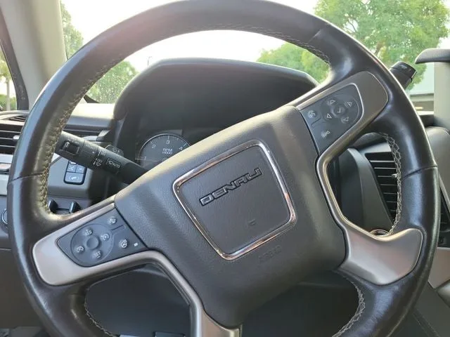 2019 GMC Yukon XL Denali photo 24