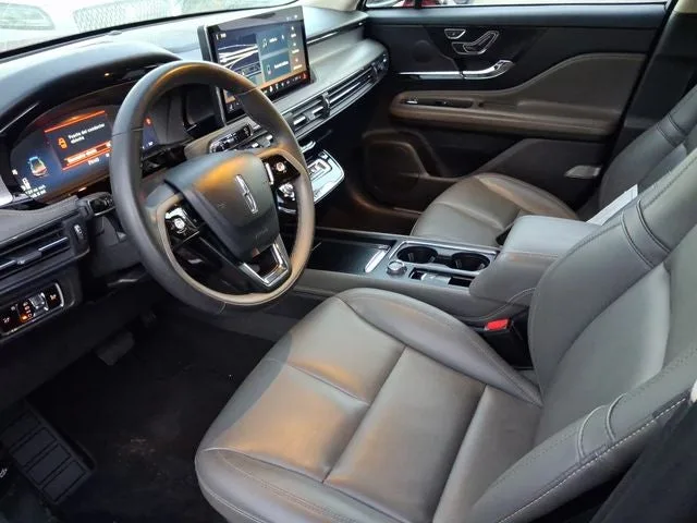 2024 Lincoln Corsair Premiere photo 11