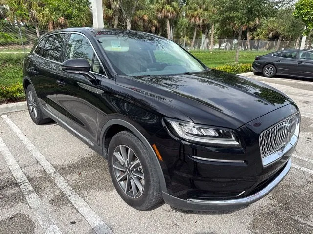 2022 Lincoln Nautilus Standard photo 2
