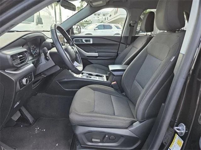 2023 Ford Explorer XLT photo 4