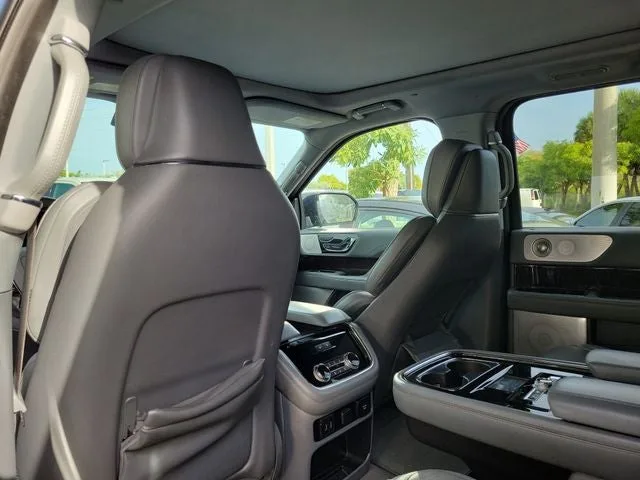 2018 Lincoln Navigator L Reserve photo 12