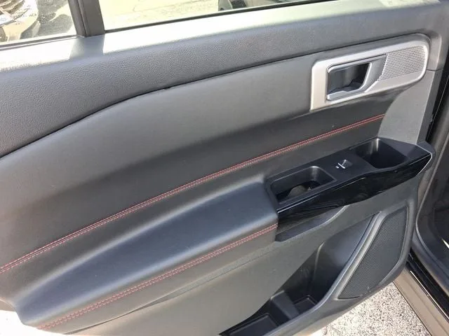 2023 Ford Explorer ST-Line photo 9