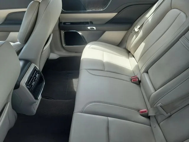 2020 Lincoln Continental Standard photo 9