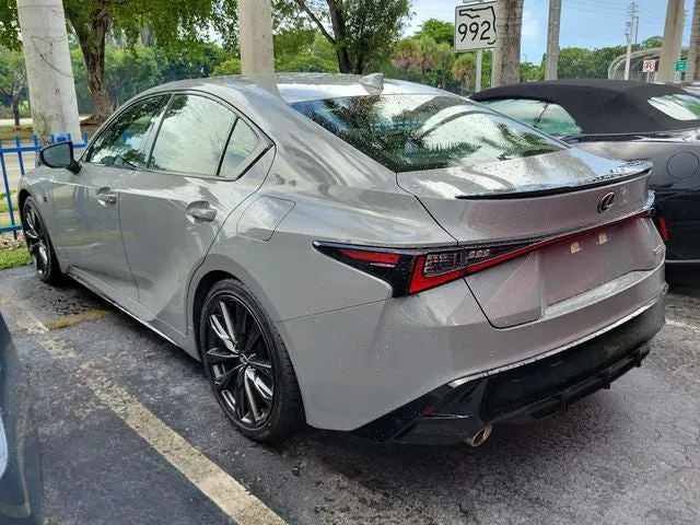 2024 Lexus IS 350 F SPORT Design photo 4