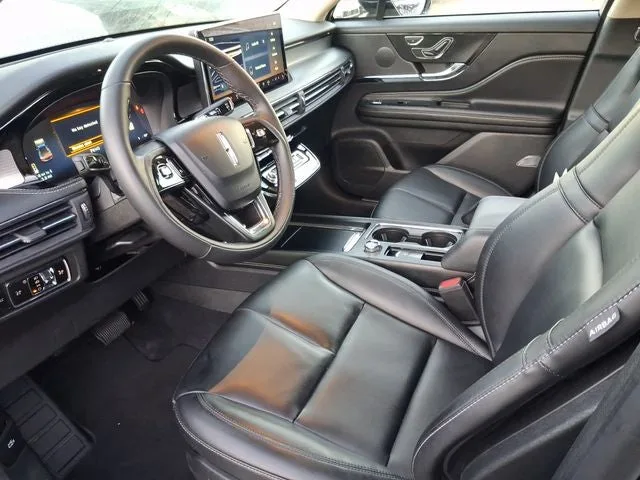 2023 Lincoln Corsair Standard photo 11